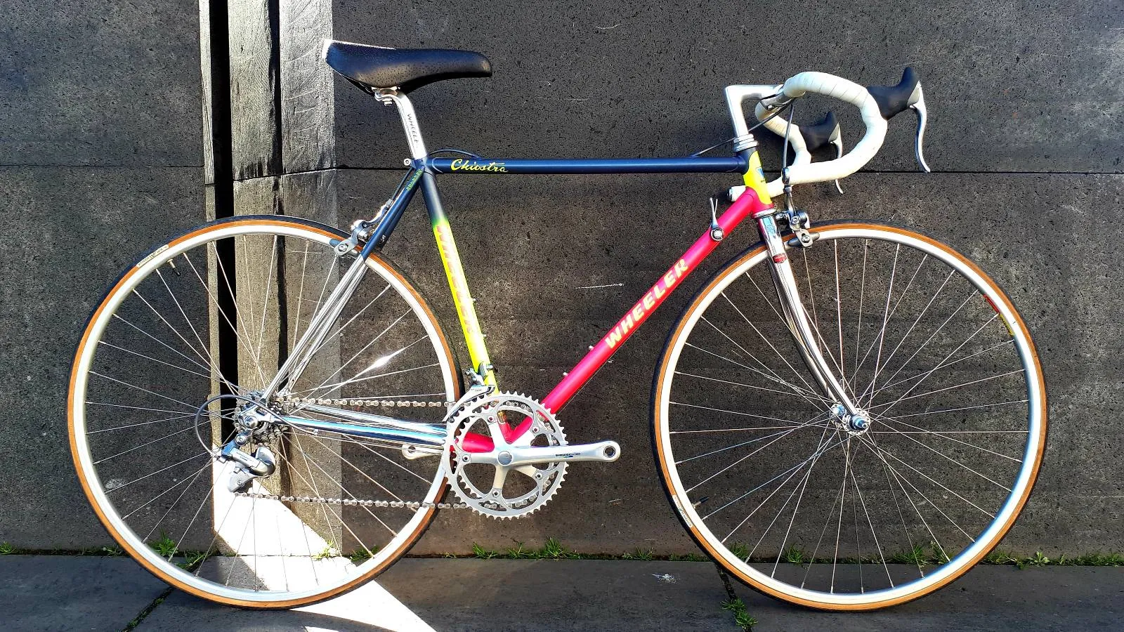 Rennrad — Blau · Neon, bei der Nippeser Radkiste