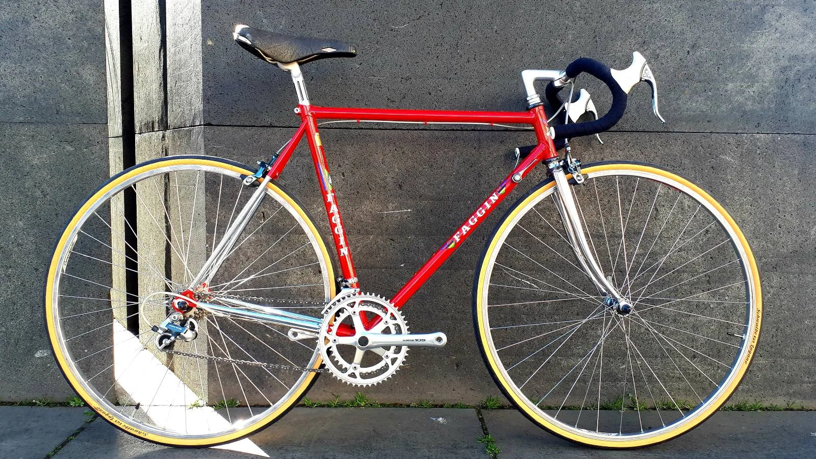 Rennrad — Rot, bei der Nippeser Radkiste